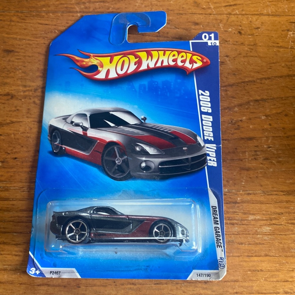 Mattel ®️ Hot Wheels Dream Garage 09’ P2467 gray/black/red 2006 Doge Viper